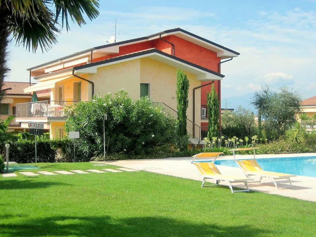 Holiday Home With Nicely Decorated Interior Near Lake Garda ラツィーゼ